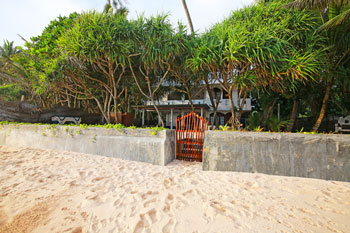 Hotel-direkte-Strandlage-Sri-Lanka